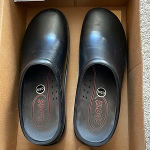 Black Size 9 Klogs!! Barely worn!